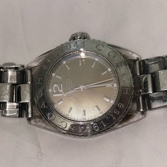 BEAUTIFUL WOMENS —COACH —WATCH - Picture 2 of 11
